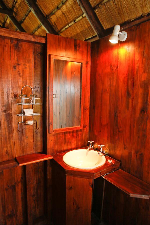 Nkwazi Lake Lodge Понгола Екстериор снимка