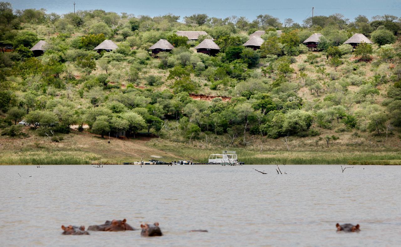 Nkwazi Lake Lodge Понгола Екстериор снимка